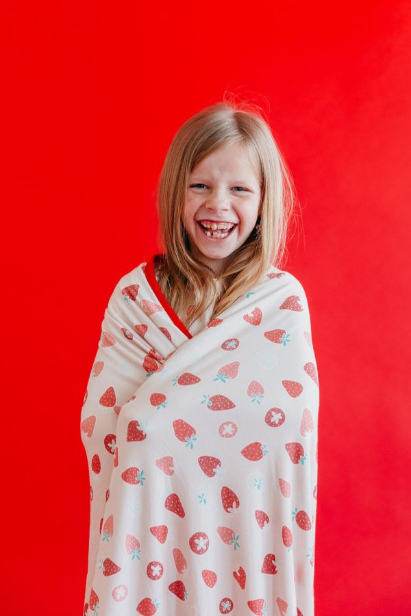 Three-Layer Jumbo Quilt - Strawberry For Sale - Image 4